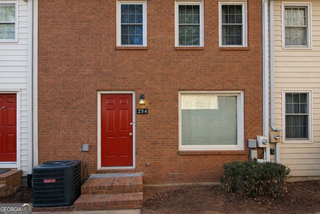 254 Chads Ford Way, Roswell, GA 30076