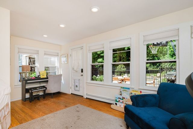 423 South St, Holliston, MA 01746