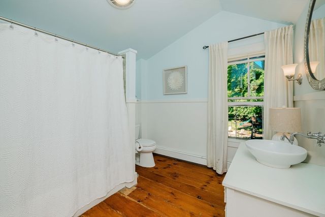 423 South St, Holliston, MA 01746