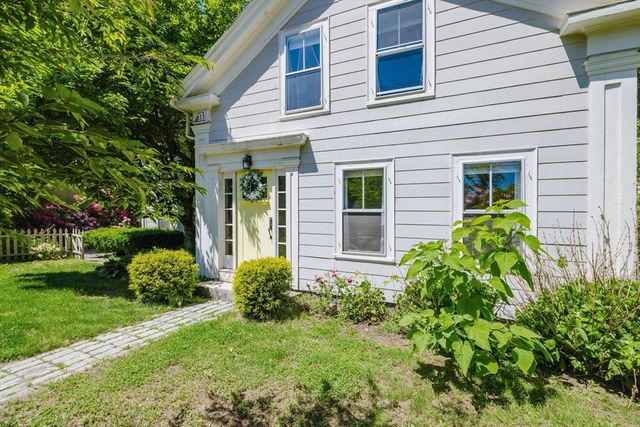 423 South St, Holliston, MA 01746