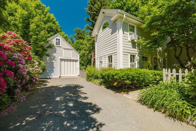 423 South St, Holliston, MA 01746