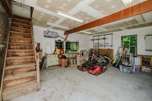 423 South St, Holliston, MA 01746