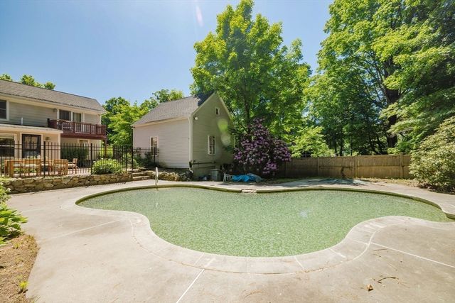 423 South St, Holliston, MA 01746
