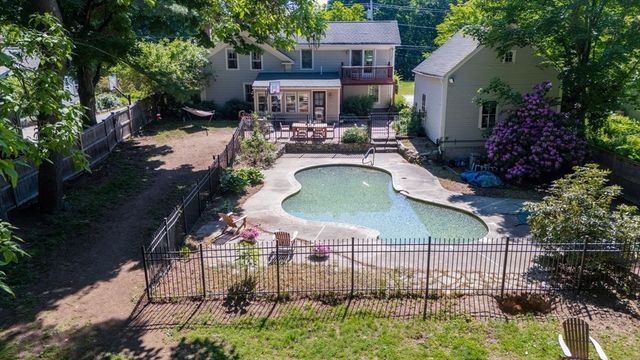 423 South St, Holliston, MA 01746