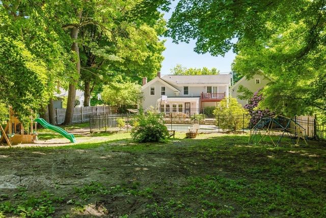 423 South St, Holliston, MA 01746