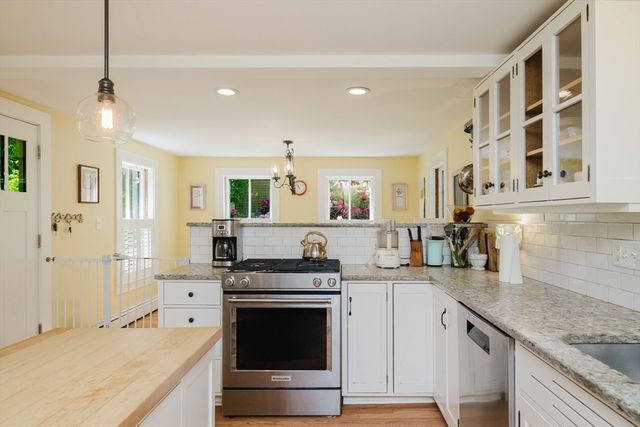 423 South St, Holliston, MA 01746