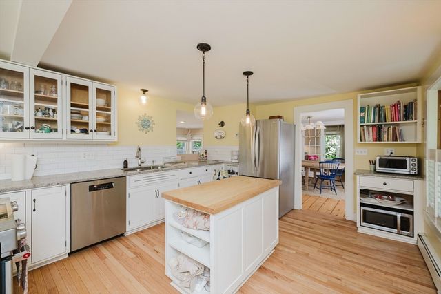 423 South St, Holliston, MA 01746