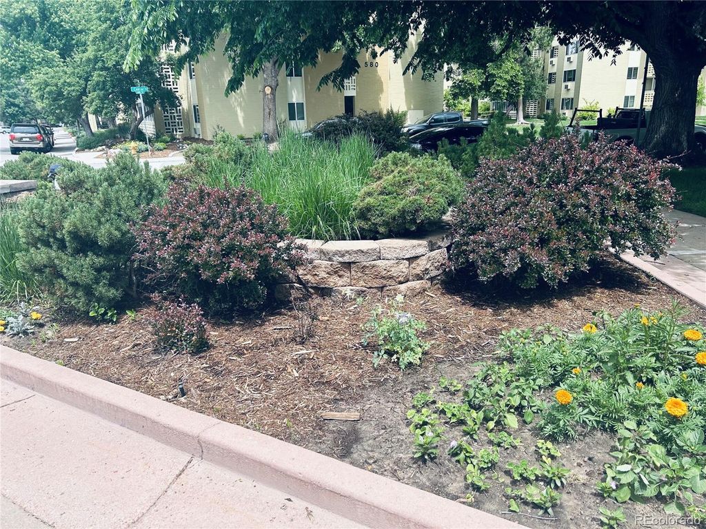 Image 2 of property listing at 600 S Clinton, Denver, CO 80247