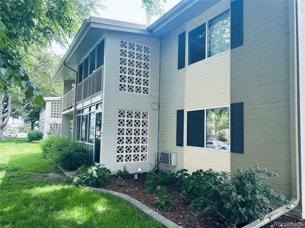 Image 4 of property listing at 600 S Clinton, Denver, CO 80247
