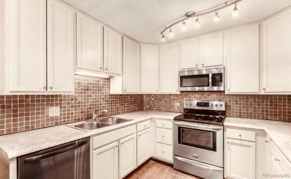 Image 6 of property listing at 600 S Clinton, Denver, CO 80247