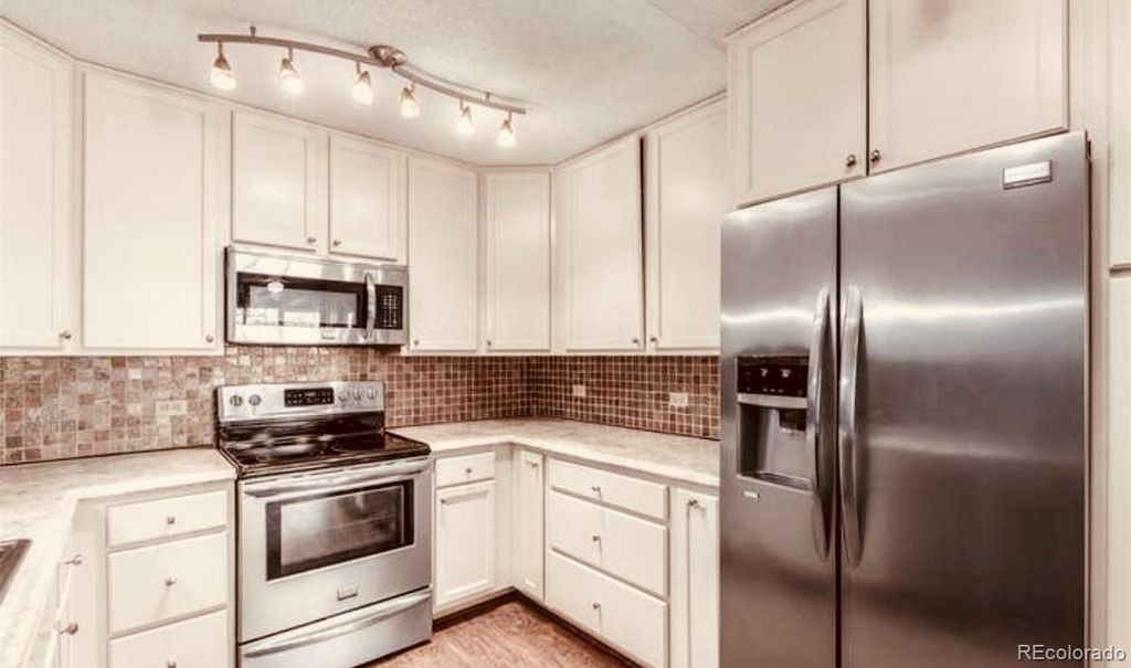 Image 7 of property listing at 600 S Clinton, Denver, CO 80247