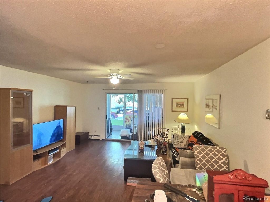 Image 9 of property listing at 600 S Clinton, Denver, CO 80247