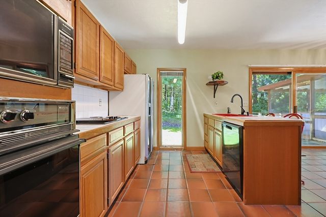 42 Jolicoeur Ave, Spencer, MA 01562