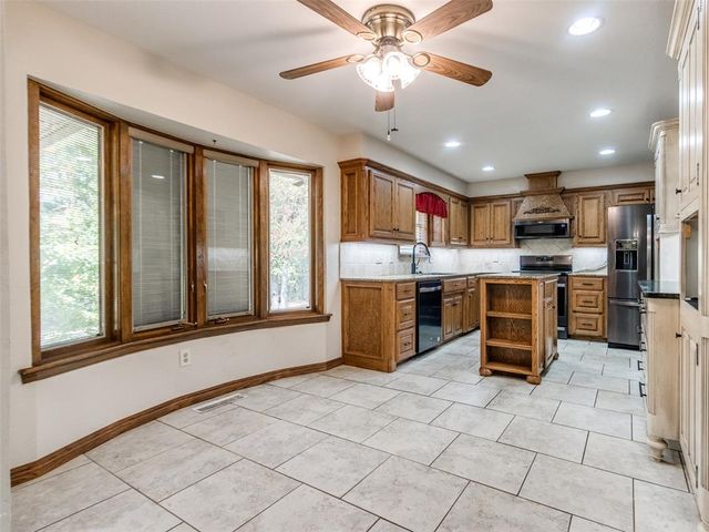 229 Chaucer Crescent Street, Midwest City, OK 73130