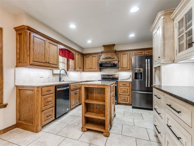 229 Chaucer Crescent Street, Midwest City, OK 73130