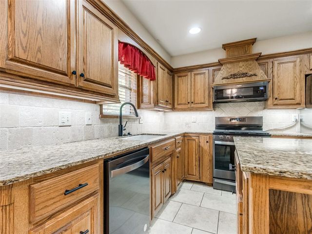 229 Chaucer Crescent Street, Midwest City, OK 73130