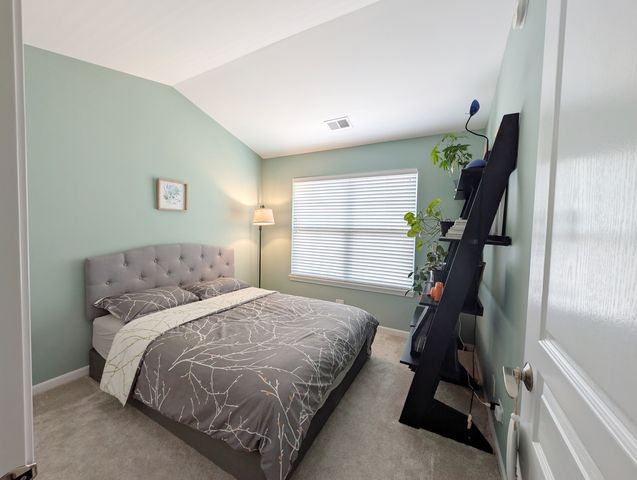 208 Wildflower Street, Des Plaines, IL 60016