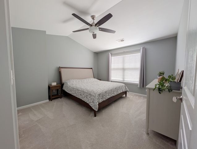 208 Wildflower Street, Des Plaines, IL 60016