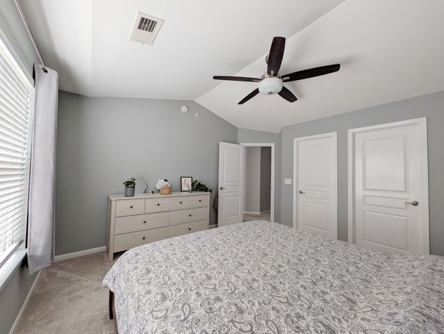 208 Wildflower Street, Des Plaines, IL 60016