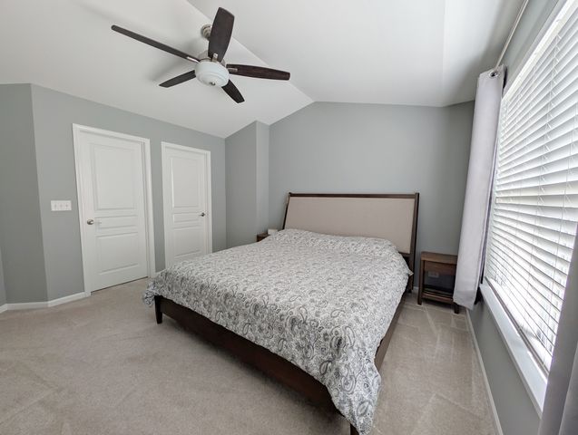 208 Wildflower Street, Des Plaines, IL 60016