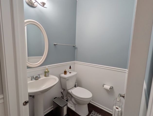 208 Wildflower Street, Des Plaines, IL 60016