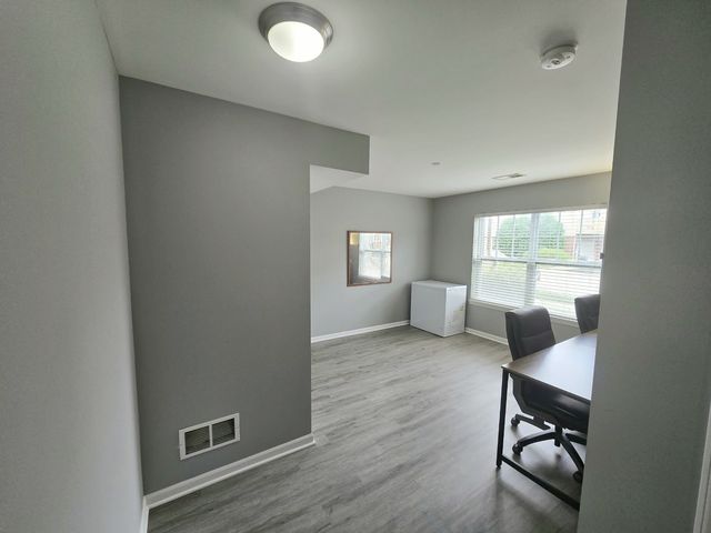 208 Wildflower Street, Des Plaines, IL 60016