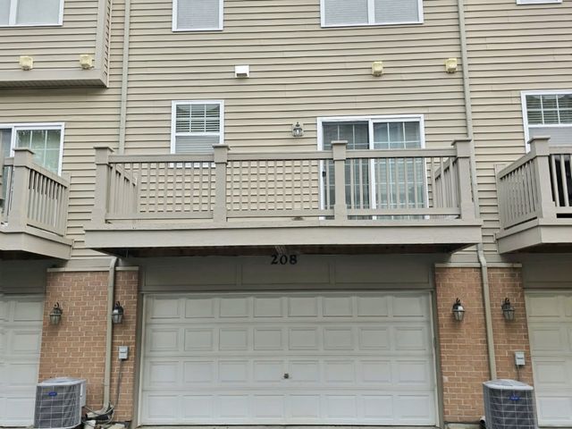 208 Wildflower Street, Des Plaines, IL 60016