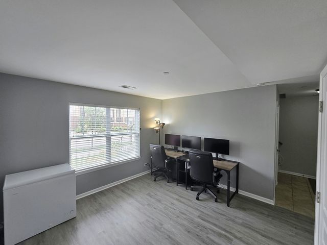 208 Wildflower Street, Des Plaines, IL 60016