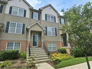 208 Wildflower Street, Des Plaines, IL 60016