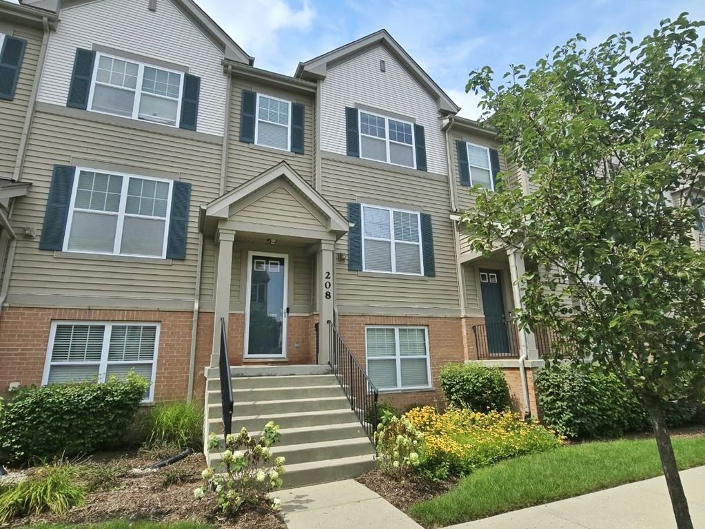 208 Wildflower Street, Des Plaines, IL 60016