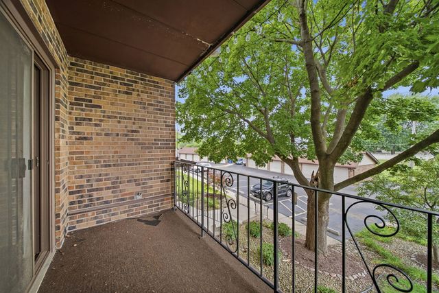 13913 Laramie Avenue 112, Crestwood, IL 60418