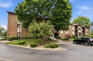 13913 Laramie Avenue 112, Crestwood, IL 60418