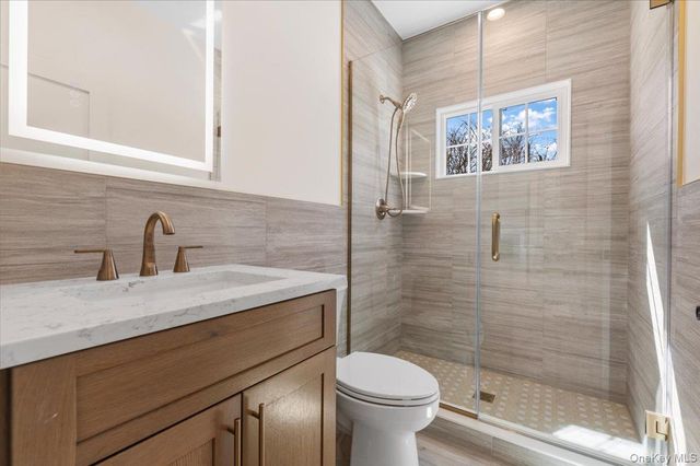 31 Cedar Drive E, Plainview, NY 11803