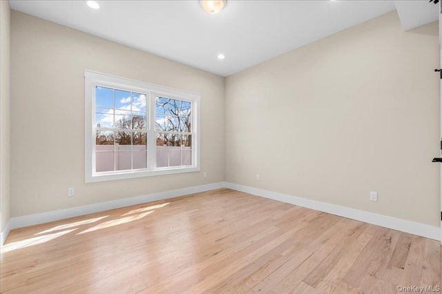 31 Cedar Drive E, Plainview, NY 11803