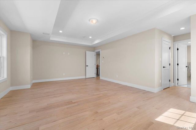 31 Cedar Drive E, Plainview, NY 11803