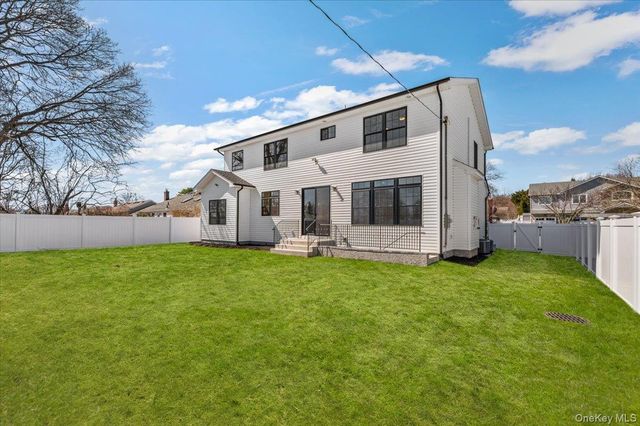 31 Cedar Drive E, Plainview, NY 11803
