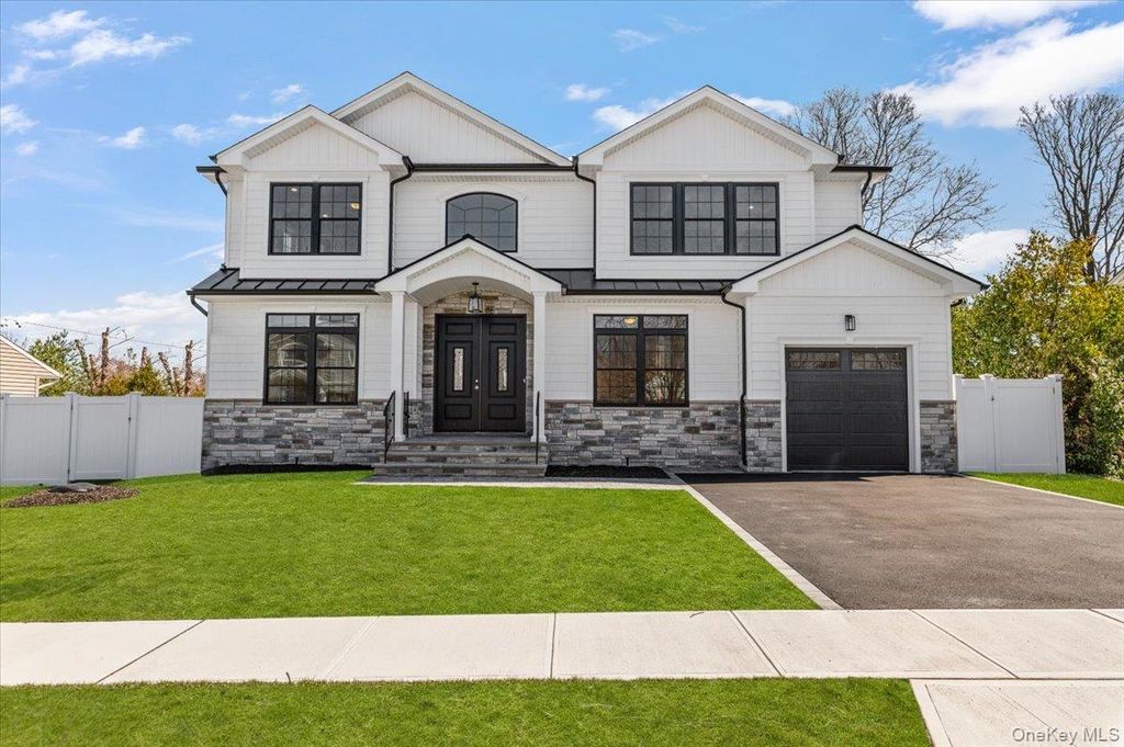 31 Cedar Drive E, Plainview, NY 11803 — exterior