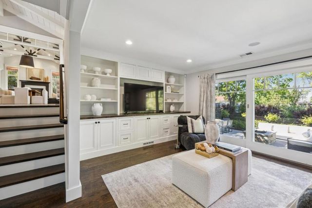 1030 Deanna Drive, Menlo Park, CA 94025