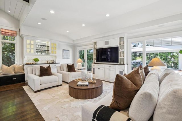 1030 Deanna Drive, Menlo Park, CA 94025