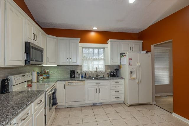 4261 Lake Harbour Way NW, Avon, OH 44011