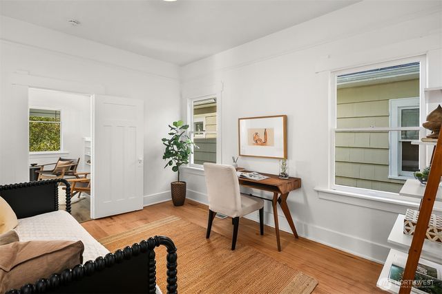 932 29th Avenue, Seattle, WA 98122