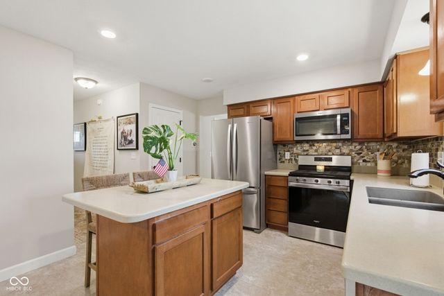 425 S Bridge Water Lane, Muncie, IN 47304