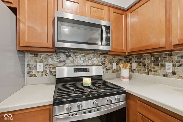 425 S Bridge Water Lane, Muncie, IN 47304