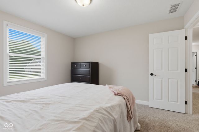 425 S Bridge Water Lane, Muncie, IN 47304