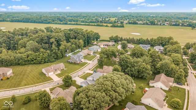 425 S Bridge Water Lane, Muncie, IN 47304