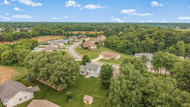 425 S Bridge Water Lane, Muncie, IN 47304