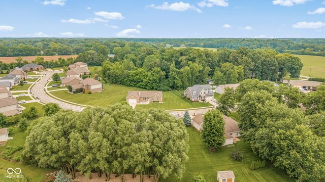 425 S Bridge Water Lane, Muncie, IN 47304