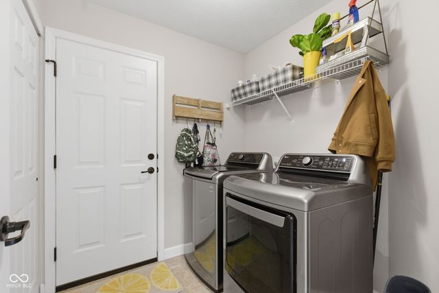 425 S Bridge Water Lane, Muncie, IN 47304