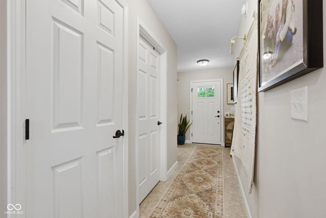 425 S Bridge Water Lane, Muncie, IN 47304