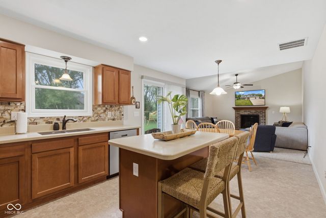 425 S Bridge Water Lane, Muncie, IN 47304